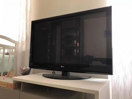 Телевизор LG 106 см