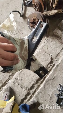 Кронштейн левый сдвижной двери Вито 639