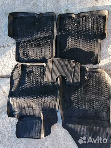 Автомобильные коврики резиновые