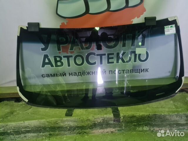 Лобовое стекло Dodge Nitro