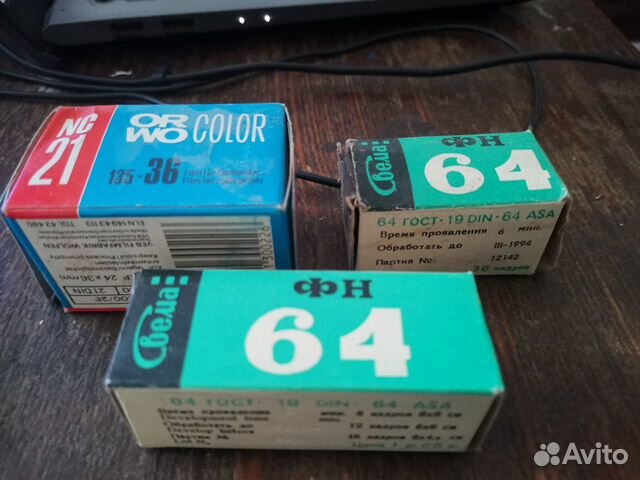 Фотоплёнка, кинокоробки, таймер, проявочный бачок