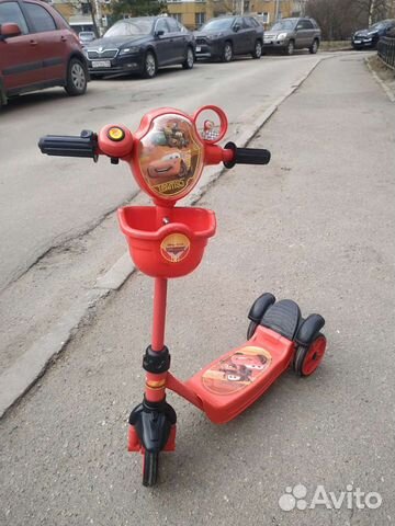Самокат трехколесный
