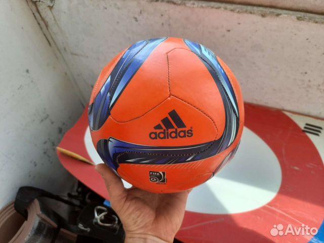 Футбольный мяч adidas