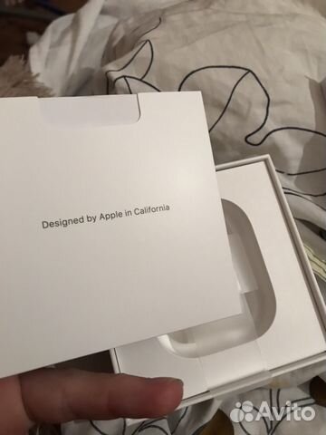 AirPods коробка