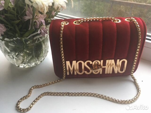 Новая сумка moschino велюровая красная Новая сумка moschino велюровая красная