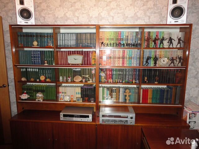 Шкаф книжный