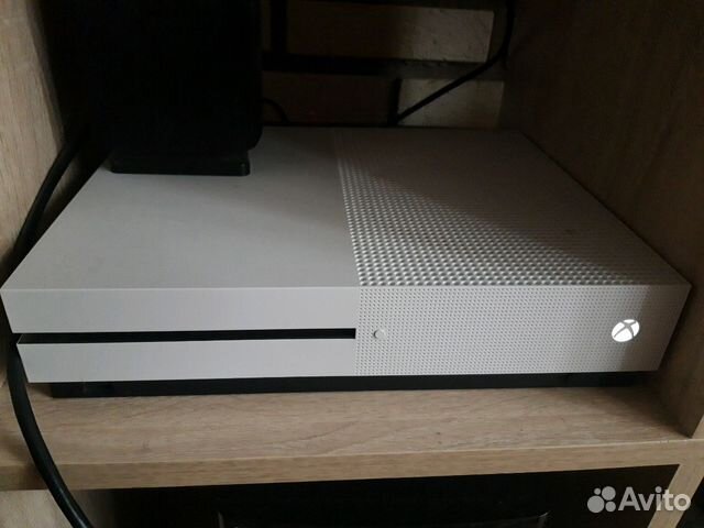 Xbox One S 1TB + 2 gamepad на гарантии