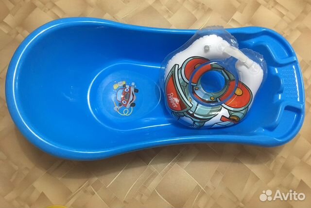 Ванночка и круг для купания младенцев