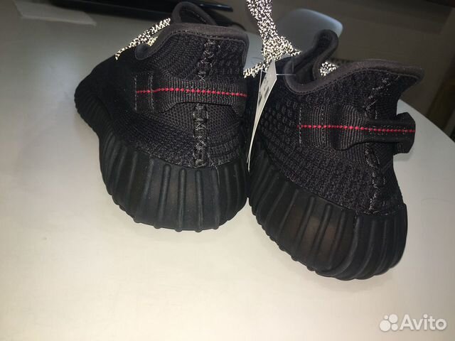 Кроссовки Adidas Yeezy Boost 350 V2 Black Кроссовки Adidas Yeezy Boost 350 V2 Black