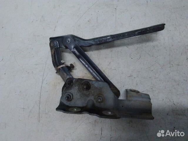Петля капота правая Opel Astra J 2010-2015 Петля капота правая Opel Astra J 2010-2015