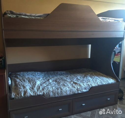 Кровать двухьярусная