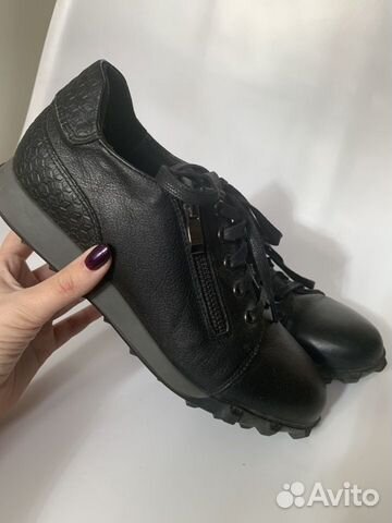 Кожаные кроссовки