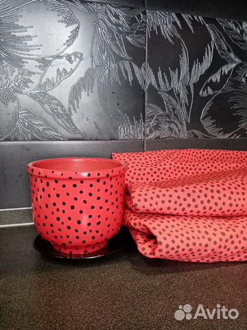 Шторы и горшок кашпо