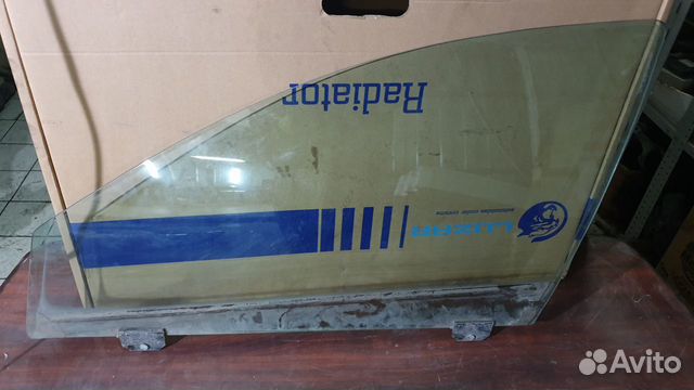 Стекло левое переднее Dodge Stratus 2