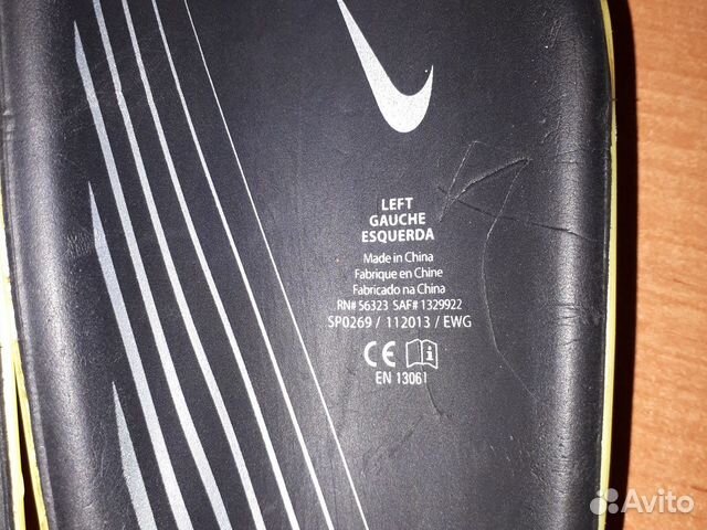 Футбольные щитки Nike