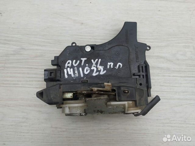 Замок передний левый MN167831 Mitsubishi Outlander