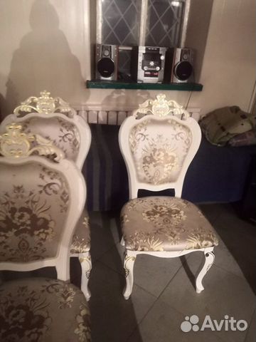 Стол и стулья