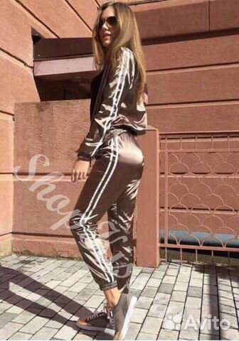 Костюм спортивный атласный Костюм спортивный атласный