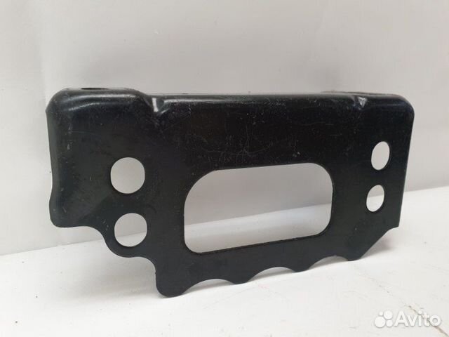Кронштейн передней панели Toyota Corolla E180