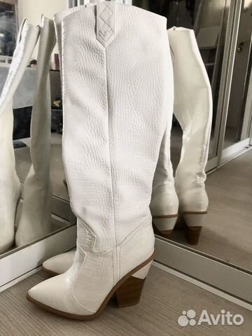 Белые казаки ботфорты в стиле Fendi