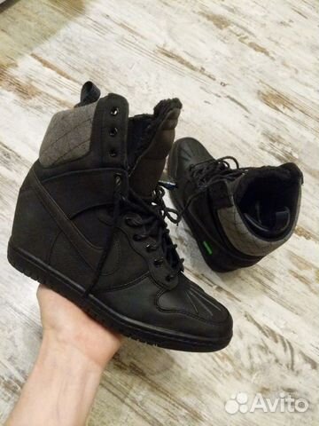 Женские теплые кроссовки Nike