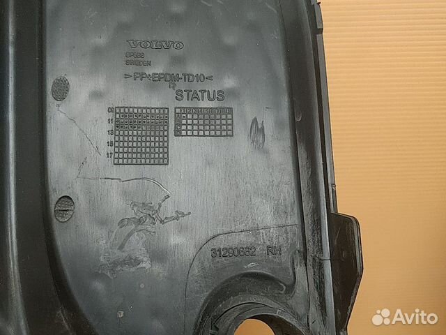 Решетка в бампер правая Volvo XC60