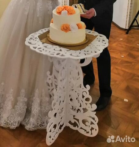 Свадебная арка с колоннами и столиком