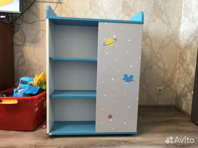 Детская кроватка с маятником и комодом