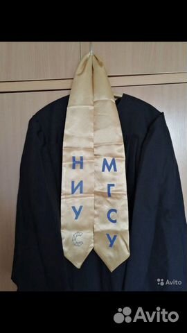Мантия и шапочка выпускника Мантия и шапочка выпускника