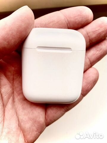 Оригинальный кейс Apple AirPods