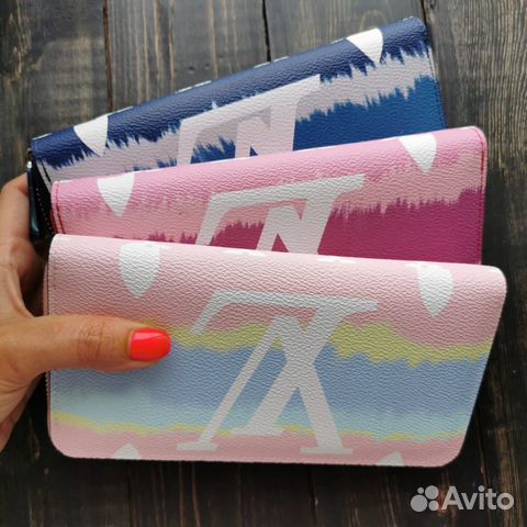 Женские яркие кошельки Lоuis Vuiттоn Женские яркие кошельки Lоuis Vuiттоn