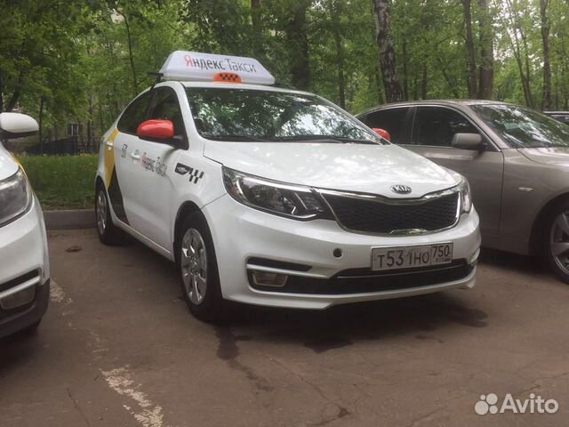 Водитель автомобиля Hyundai Solaris Водитель автомобиля Hyundai Solaris