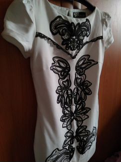 Продаю платье белого цвета с кружевным рисунком, и