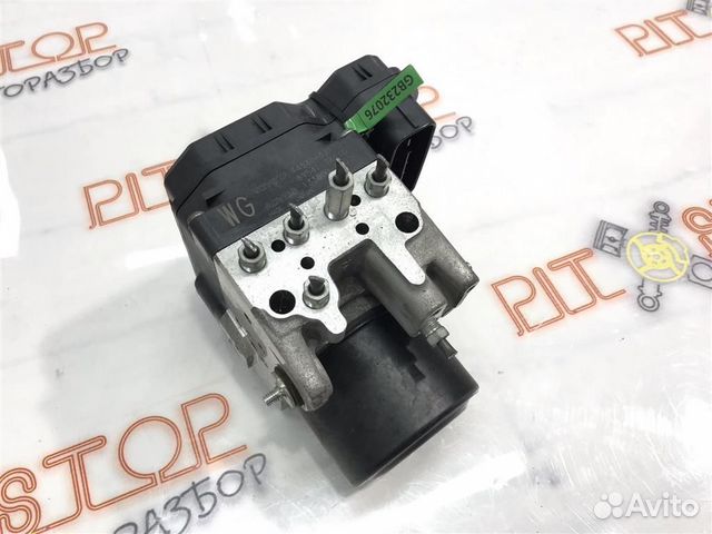 Блок ABS под капотом Toyota Camry (ACV40,GSV40) 2