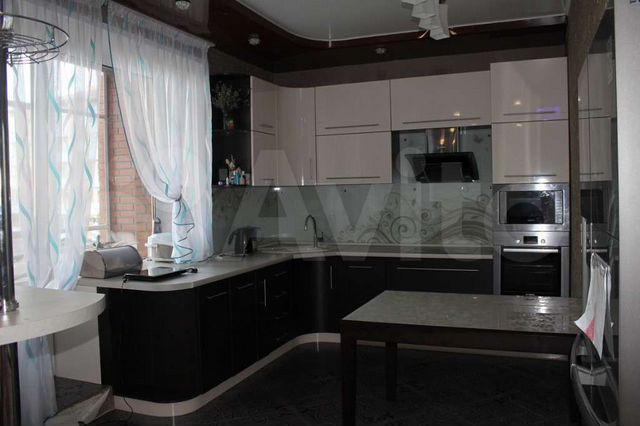 3-к. квартира, 102 м², 2/6 эт.