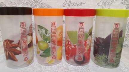 Красивый набор кухонных емкостей