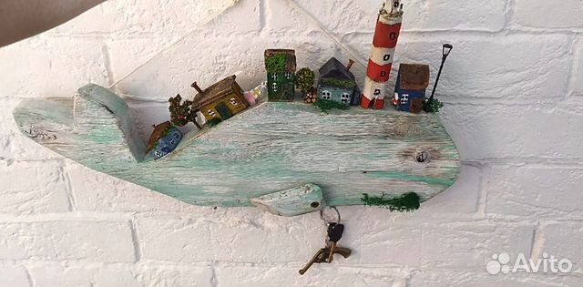 Вешалка ключница. Кит с домиками