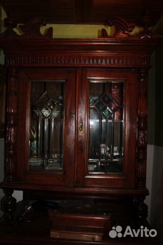 Антикварный кухонный шкаф