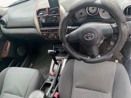 Toyota RAV4, 2005