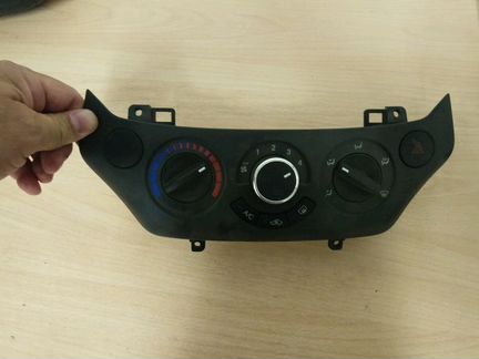 Блок управления климатом Шевроле Авео