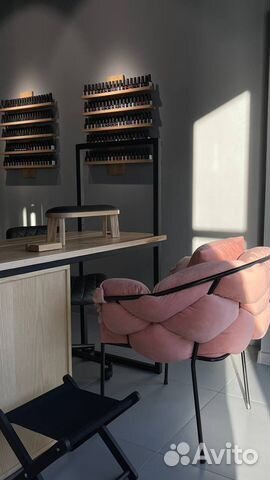 Модель маникюр с покрытием гель-лаком