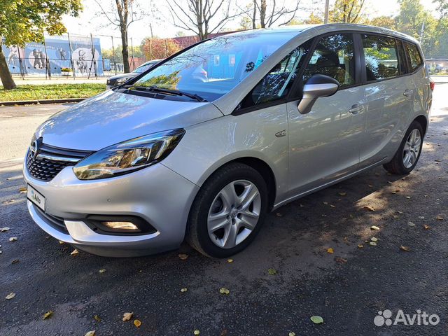 Opel Zafira 2016