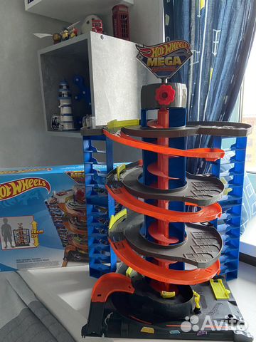 Hot wheels мега гараж