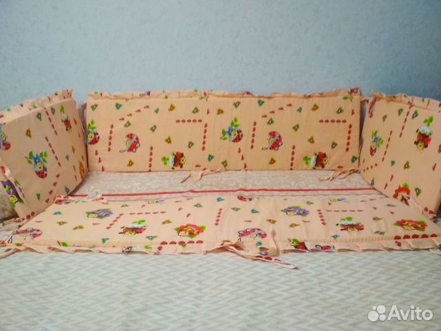 Комплект бортиков, постельного белья и балдахин