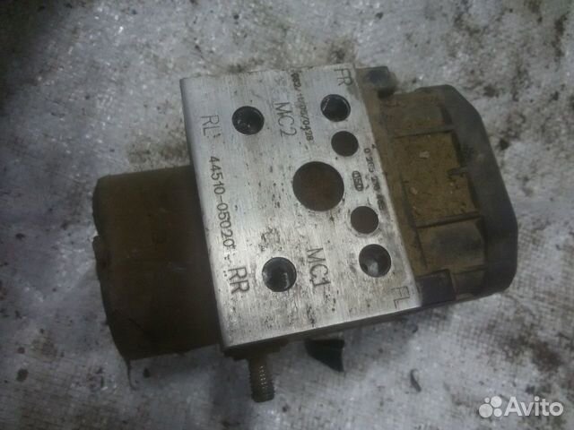 Блок ABS (Насос) Toyota Avensis 1 T220 44510-05020