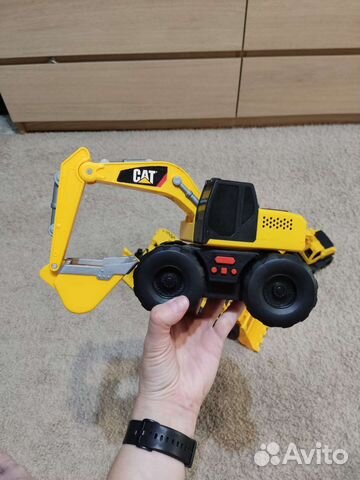 Экскаватор CAT