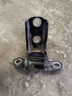 Петля двери задняя левая нижняя Camry 40