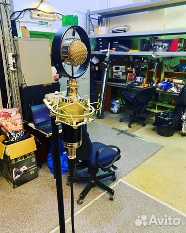 Ретро-микрофон на стойке