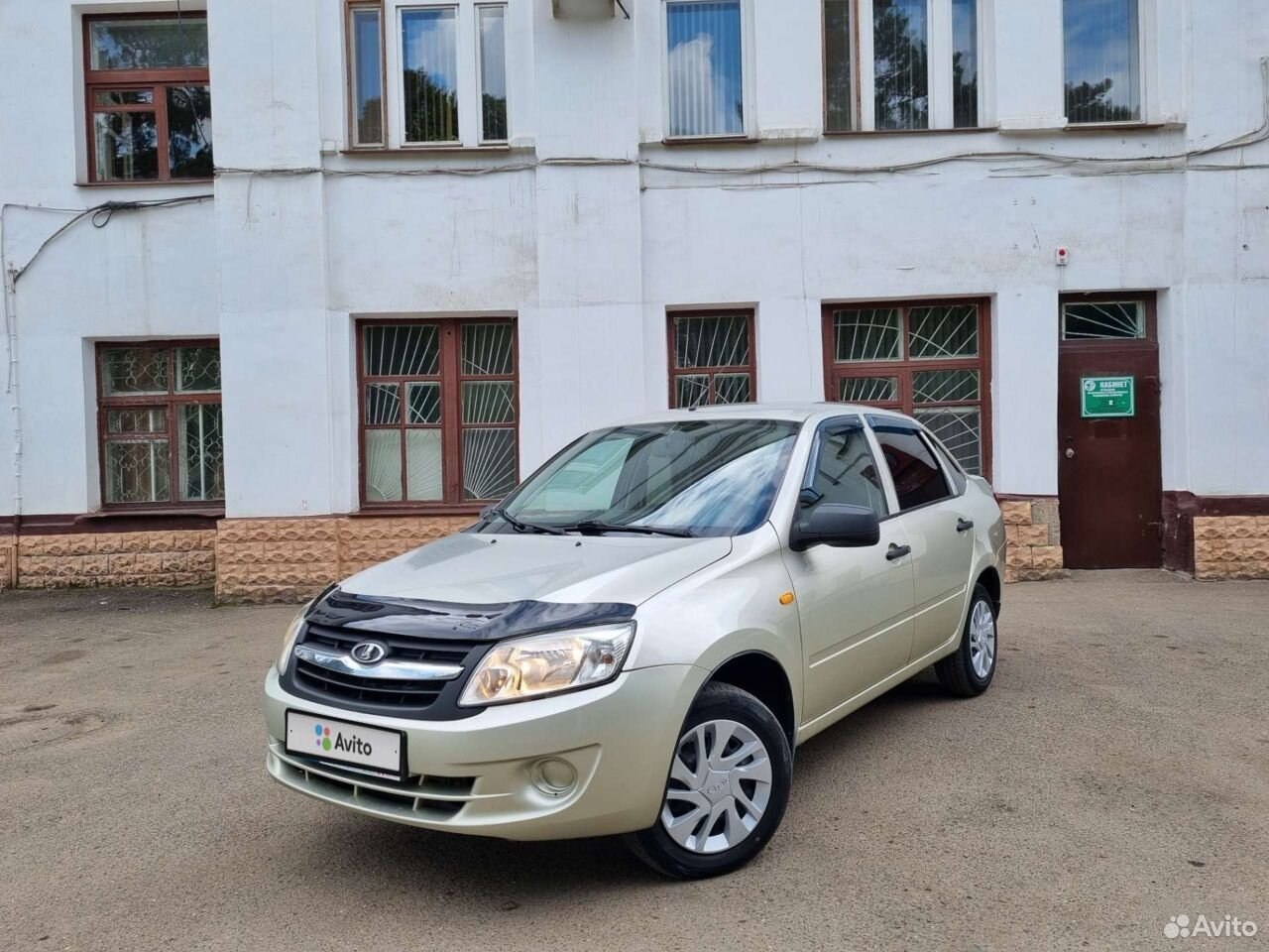 Авито канск авто с пробегом. Лада Гранта 2012. Lada Granta 1.6. Лада Гранта механика. Лада Гранта седан чёрный механика.