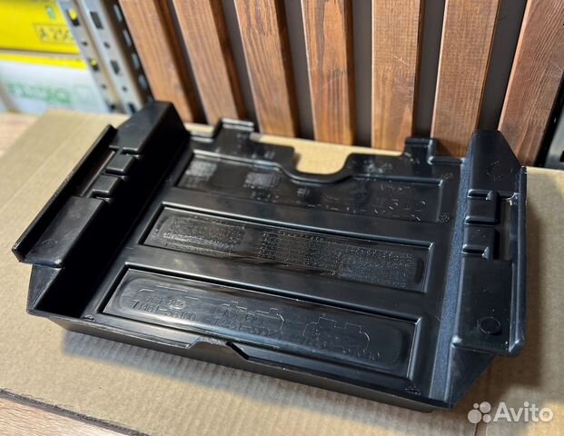 Крышка аккумуляторной батареи hino 300 евро 4